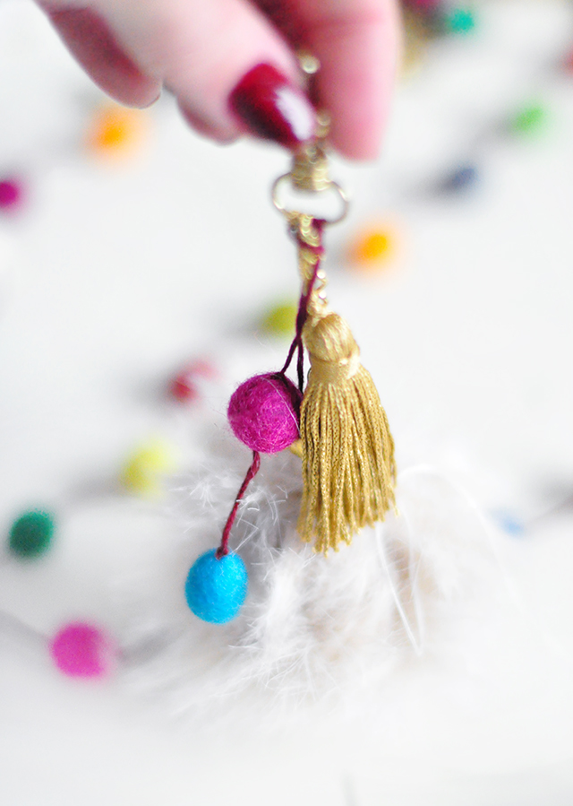 DIY Faux Fur and Feathers Bag Charms_10