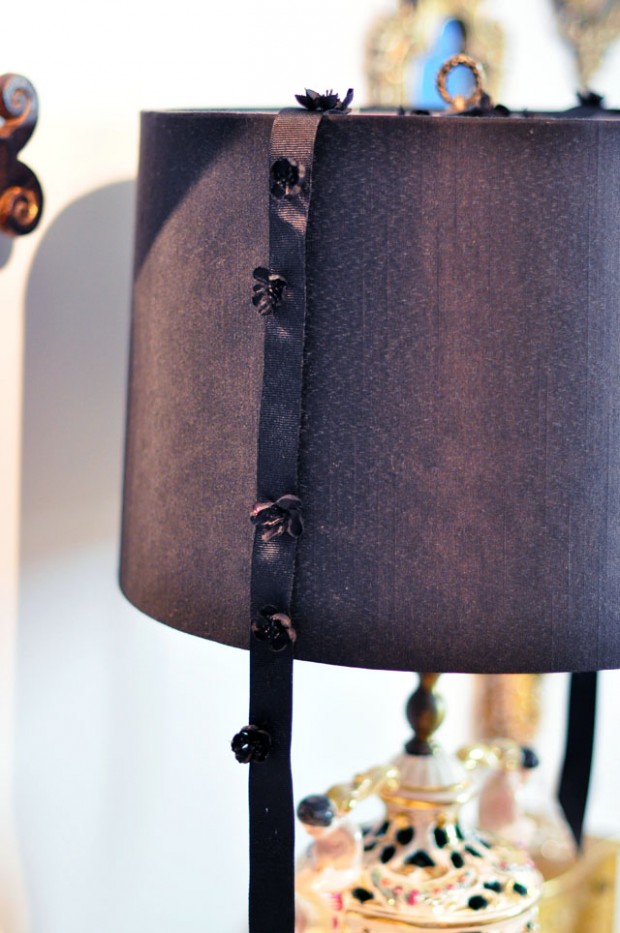 flower ribbon-vintage lamp-black drum shade