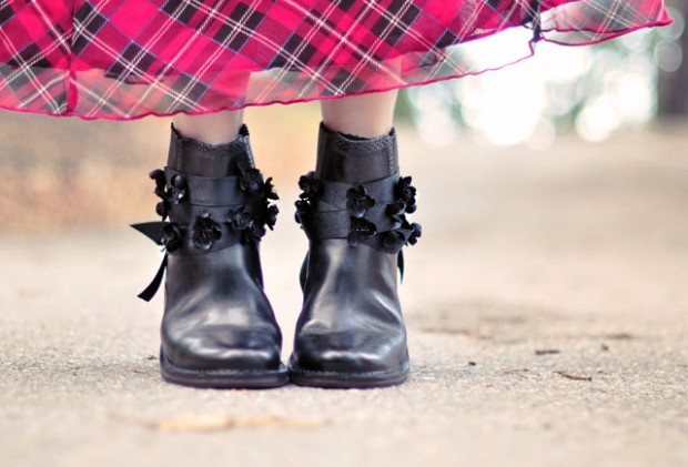flower ribbons on boots DIY