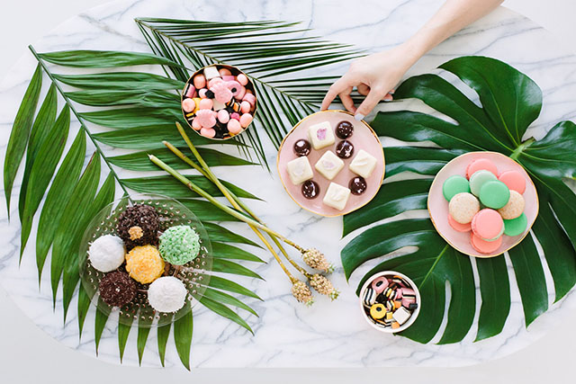 Pretty Palm Fronds Party Decor Diy Decoupage Balloons Love Diy Palm Fronds Tabletop Decor
