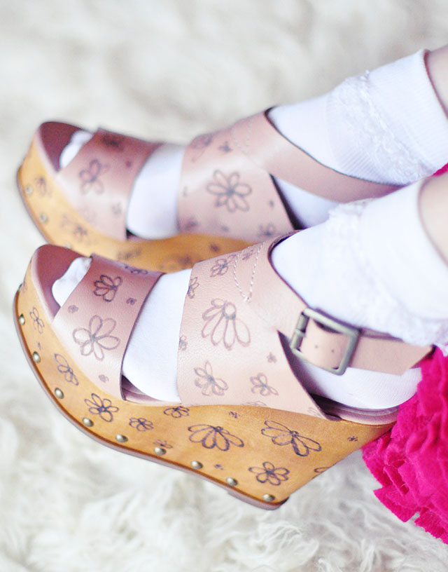 flower carved wood wedges  with ruffle socks